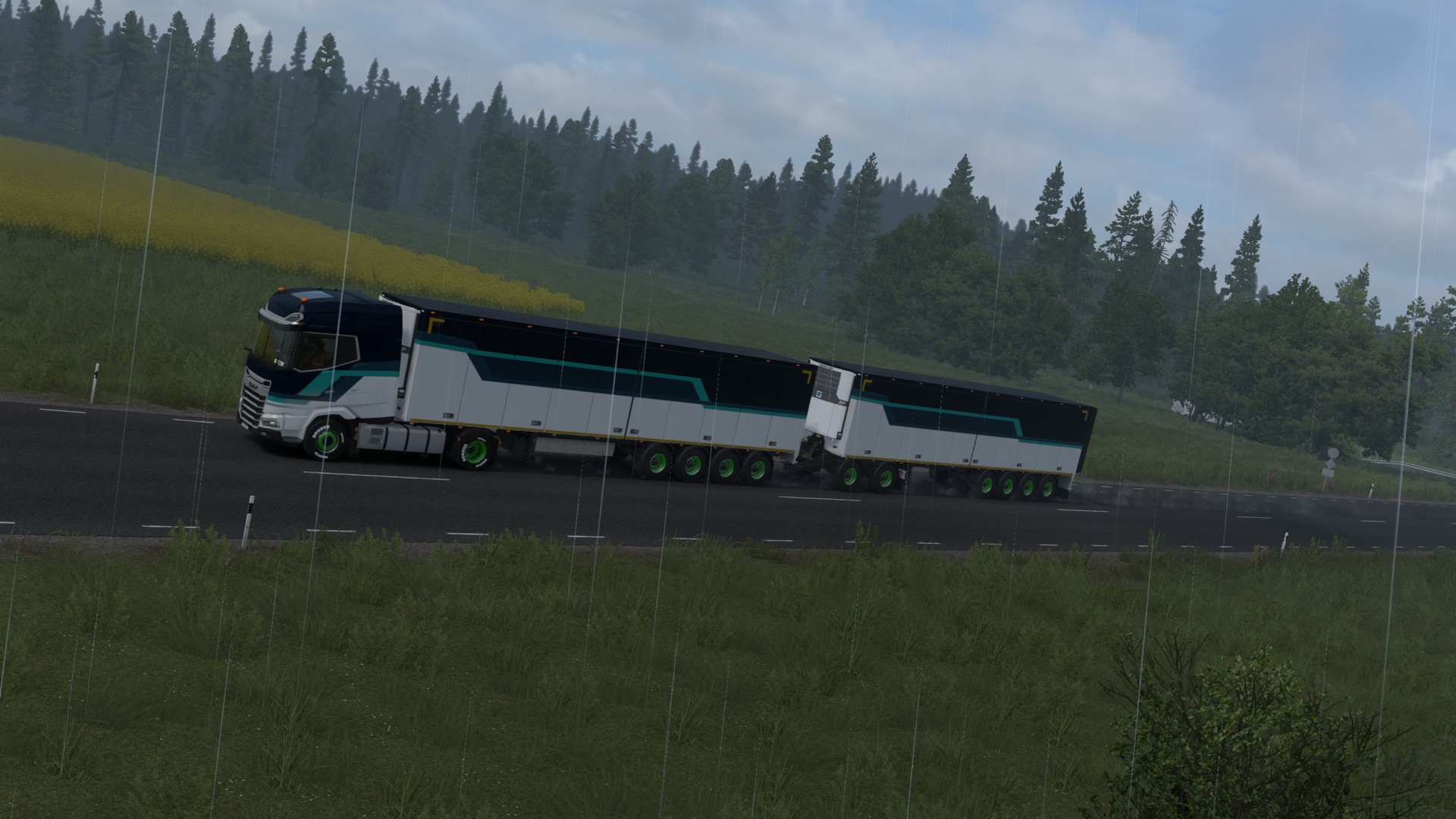 Sammakko truck during a night drive