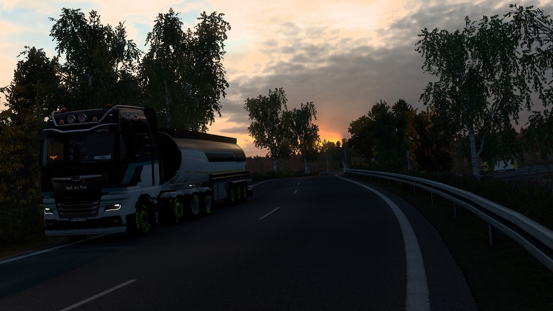 Sammakko truck approaching a junction